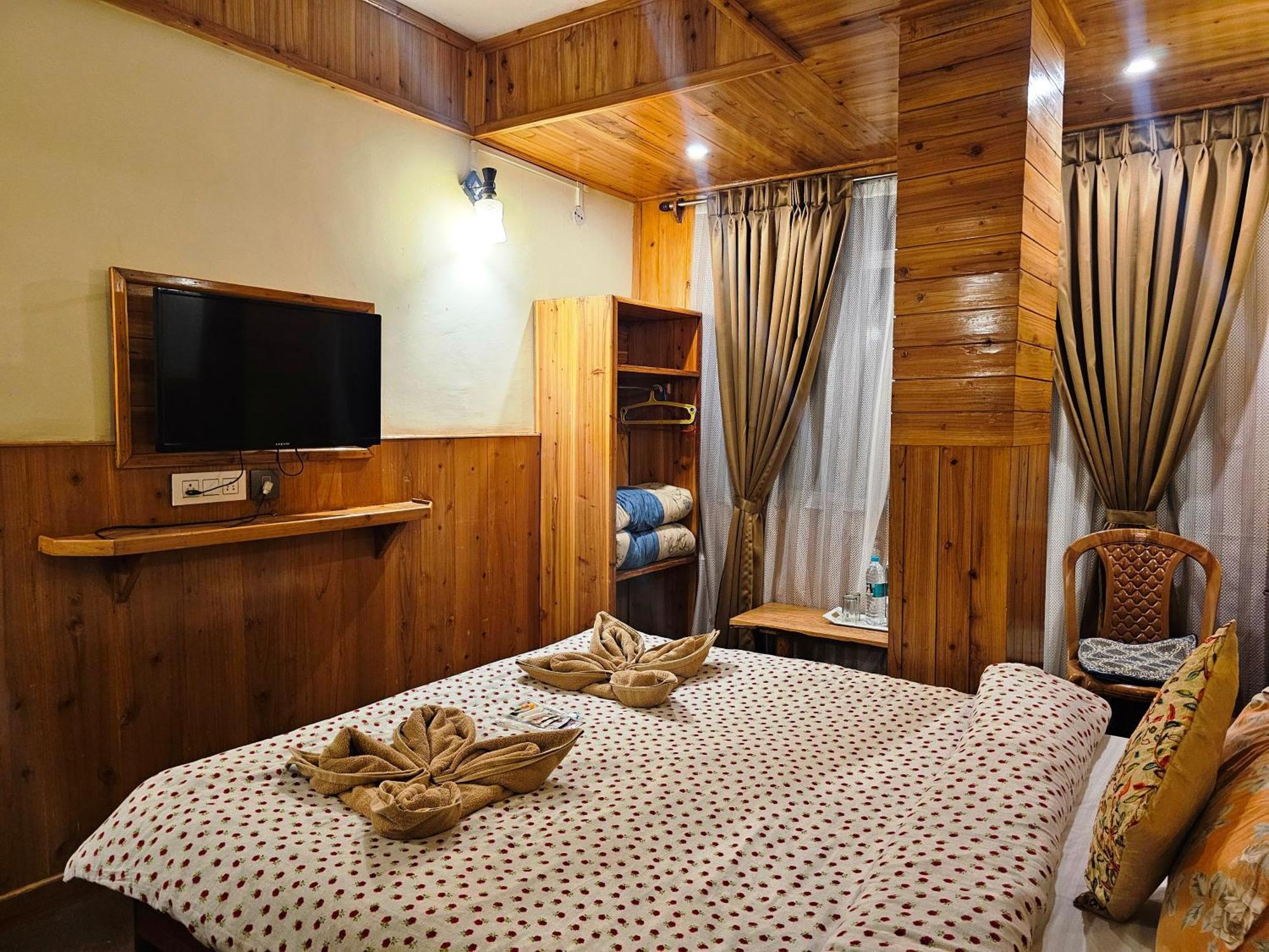 Hotel Golden Orchid 5*